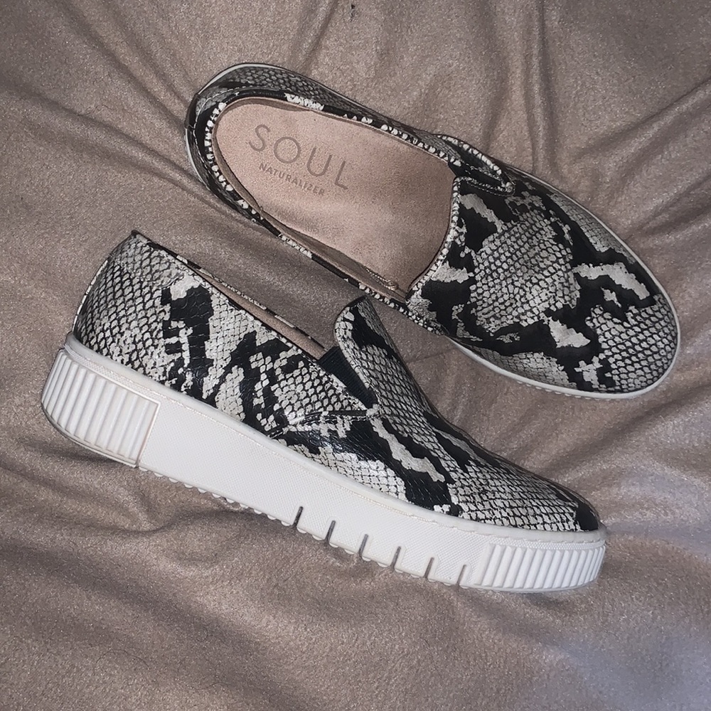 SOUL Naturalizer Trisha Python Print Loafers — 8 — Like New!